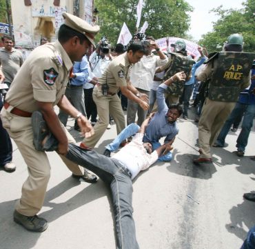 Police arrest pro-Telangana MP's and students at Osmania University campus at Hyderabad
