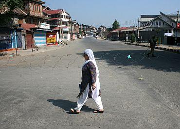 Complete shutdown in Srinagar on Wednesday in response to Hurriyat protest on Martyr's Day