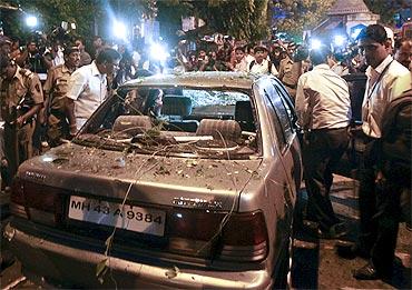 Plain clothed policemen at the blast site in Dadar