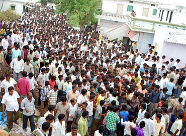 Thousands attened Reddy's funeral