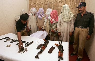 Pakistani police display six captured militants from Lashkar-e-Jhangvi in Karachi