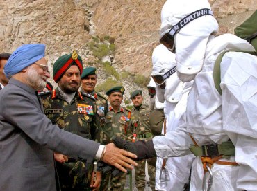 PM Manmohan Singh with Indian soldiers during his visit to the base camp in Siachen