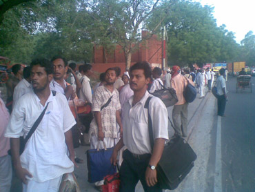 Non-New Delhi residents were seen scampering to catch buses to their destinations after they were evicted by the cops