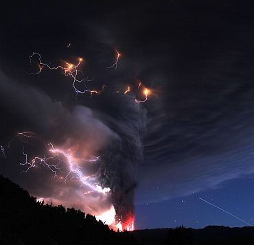 Spectacular PHOTOS of Chilean volcano eruption