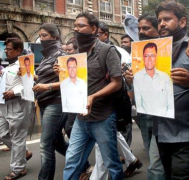 Protesting journalists march to the Mantralay