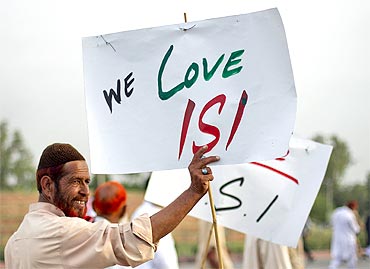 Protesters rally in favour of Pakistan's army and Inter Services Intelligence in Islamabad