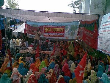 CPI-M activists protesting against the incident at the local market