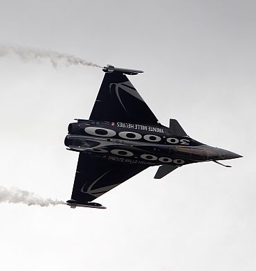 A Dassault Rafale fighter jet takes part in a flying display during the 49th Paris Air Show at the Le Bourget airport