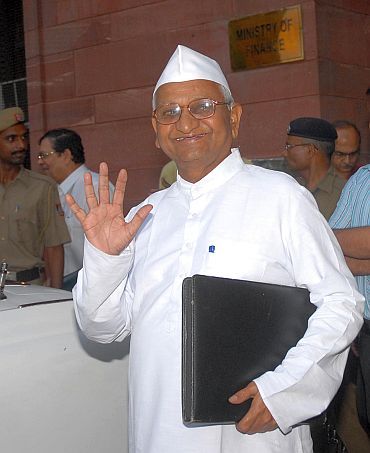 'Anna's comparison of Lokpal with institutions like CVC, CBI was completely arduous'