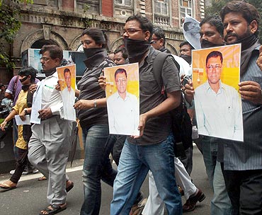 Journalists protest J Dey's murder in Mumbai