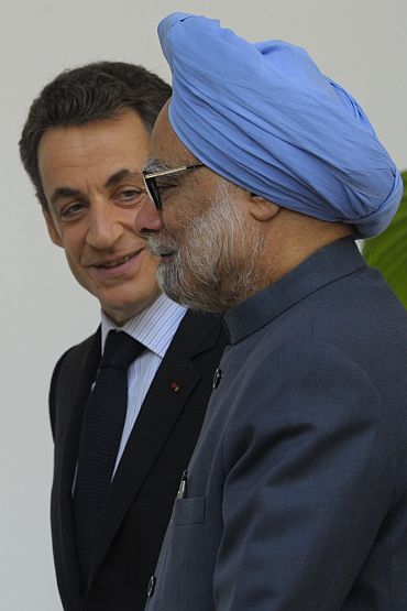 PM Singh with French President Nicolas Sarkozy in New Delhi