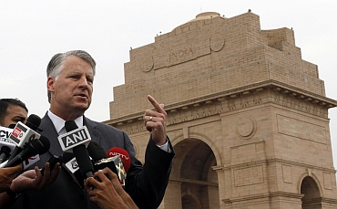 Outgoing US ambassador to India Timothy Roemer  delivers his farewell speech at India Gate