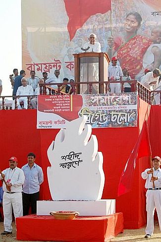 Chief Minister Buddhadeb Bhattacharya addressing an election rally