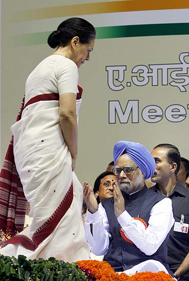 Congress president Sonia Gandhi with Prime Minister Manmohan Singh
