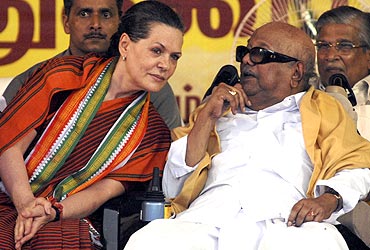 Karunanidhi with Congress President Sonia Gandhi at an election rally in Chennai, 2009