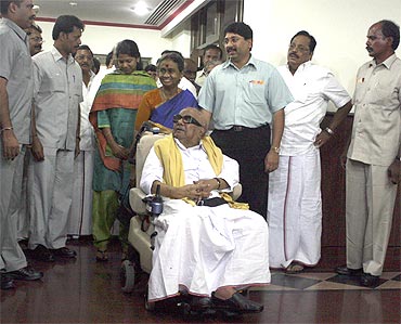 Karunanidhi with members of his family and party in Delhi, 2009