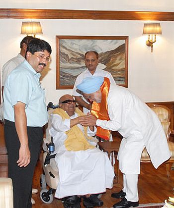 Prime Minister Manmohan Singh greets Karunanidhi. Also seen, Dayanidhi Maran