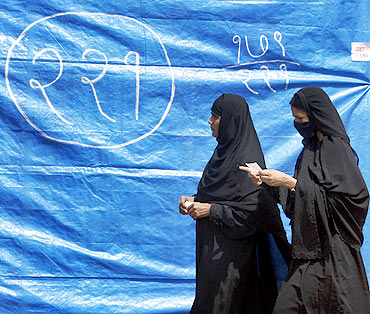 Muslim women search for their voting booth at polling centre during the 2009 general elections, in Mumbai