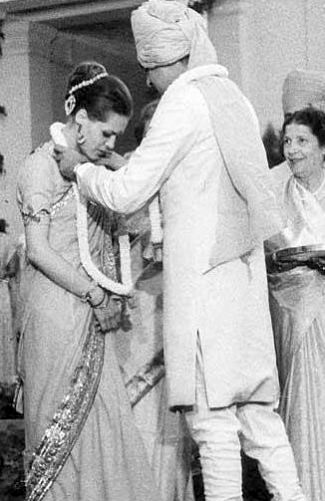 Rajiv Gandhi with Sonia