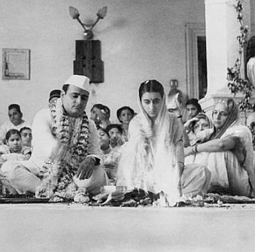 Firoze and Indira's wedding was as per Hindu rituals