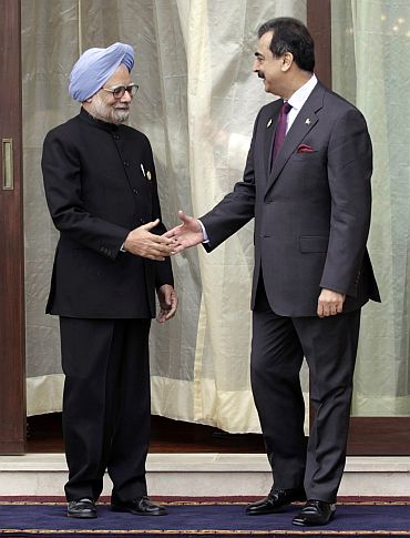 Dr Manmohan Singh and his Pakistani counterpart Yousuf Raza Gilani