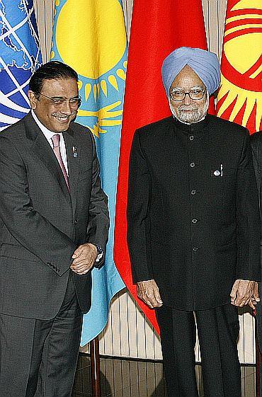 Pakistan President Zardari with Dr Singh