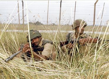 Indian soldiers keep vigil on the Indo-Pak border