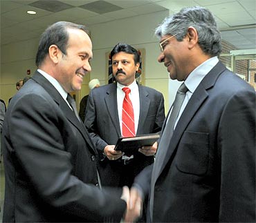 Arun Kumar Singh (right) in conversation with Namik Tan (left) and Benoy Thomas