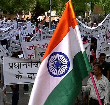 Supporters march for Anna Hazare