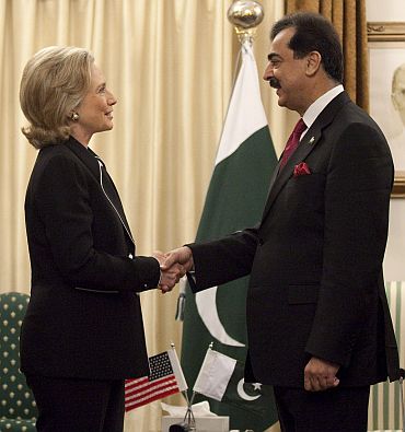 Clinton with Pakistan PM Gilani in Islamabad