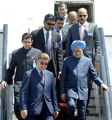 Prime Minister Manmohan Singh arrives at Kabul airport in Afghanistan
