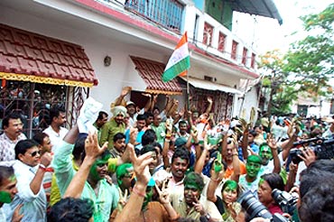 Banerjee's supporters shout slogans