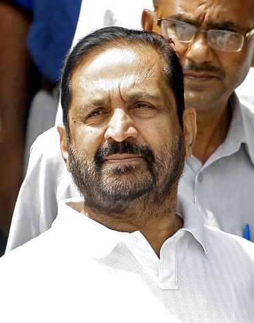 Suresh Kalmadi, former chief organiser of the Delhi Commonwealth Games, arrives at a court in New Delhi
