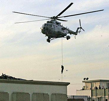 NSG commando rappels from helicopter near Nariman House in Mumbai