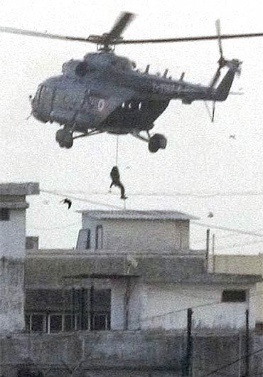 NSG commandoes para-dive atop Nariman House in Mumbai during 26/11 terror strikes