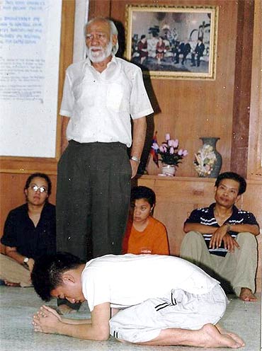 Badal Sircar conducting a workshop in Laos