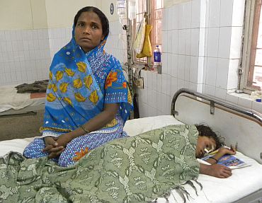 Eight-year-old Hameeda with her mother at the BRD Medical College and Hospital in Gorakhpur
