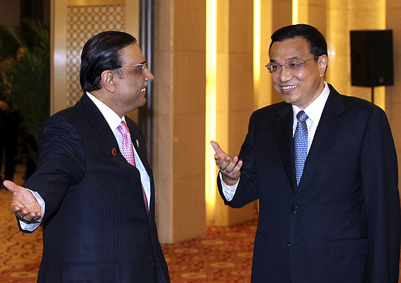 China's Vice Premier Li Keqiang with Pakistan's President Asif Ali Zardari