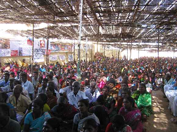 Crowds at Idinthakarai