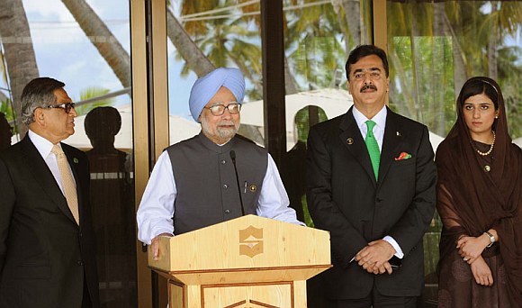 Dr Manmohan Singh, Gilani, at the joint press interaction, after the bilateral meeting, on the sidelines of the 17th SAARC Summit, at Adu Atoll in Maldives. The Union Minister for External Affairs, S M Krishna and Foreign Minister of Pakistan Hina Rabbani Khar are also seen.