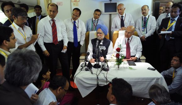 PM Manmohan Singh addressing media persons on board his special aircraft