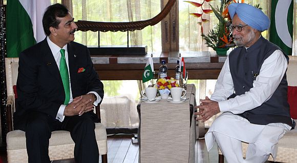 Dr Singh with Pakistan PM Yusuf Raza Gilani