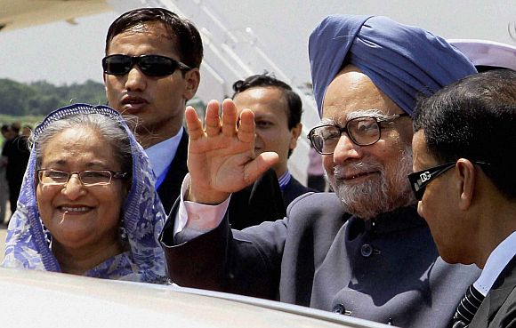 File photo of Prime Minister Sheikh Hasina with Dr singh during the latter's visit to Dhaka