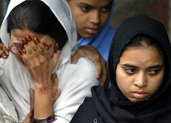Zeenat Jahan Raza and Nuzhat Jahan Raza, sisters of Ishrat Jahan, cry during her funeral