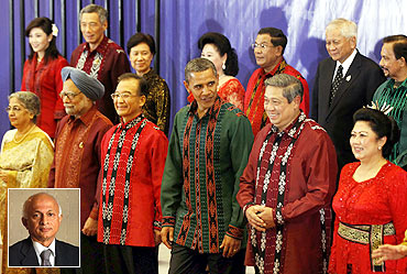 US President Barack Obama, Chinese Premier Wen Jiabao, Indonesian President Susilo Bambang Yudhoyono and Prime Minister Manmohan Singh pose with other East Asia Summit leaders in Bali and (inset) Foreign Secretary Ranjan Mathai