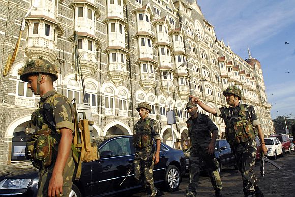 Army soldiers reinforce the Taj hotel in Mumbai during the 26/11 attacks