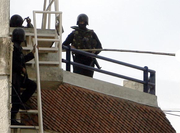 NSG commandos stand on the rooftop of Nariman House during the 26/11 rescue operation