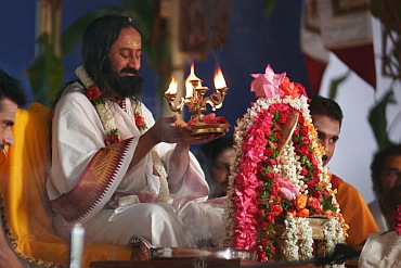 AoL founder Sri Sri Ravi Shankar performing the Rudra Puja