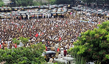 Mumbai Autorickshaw Men's Union stage protests in Bandra