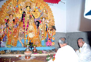 Pranab Mukherjee is seen performing rituals at his ancestral home